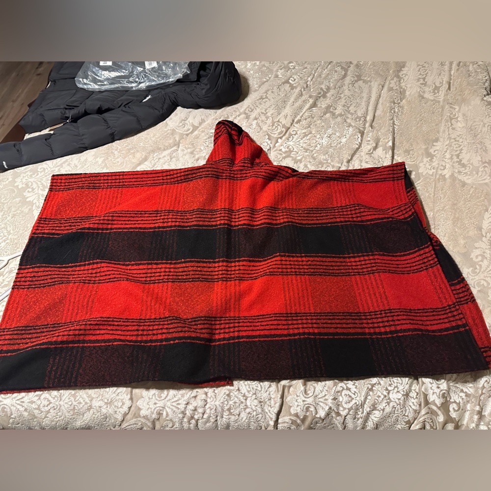 Express Poncho - Picture 3 of 5